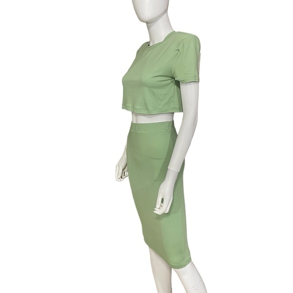 Green Padded Shoulder Skirt Set
New - Picture 3 of 8